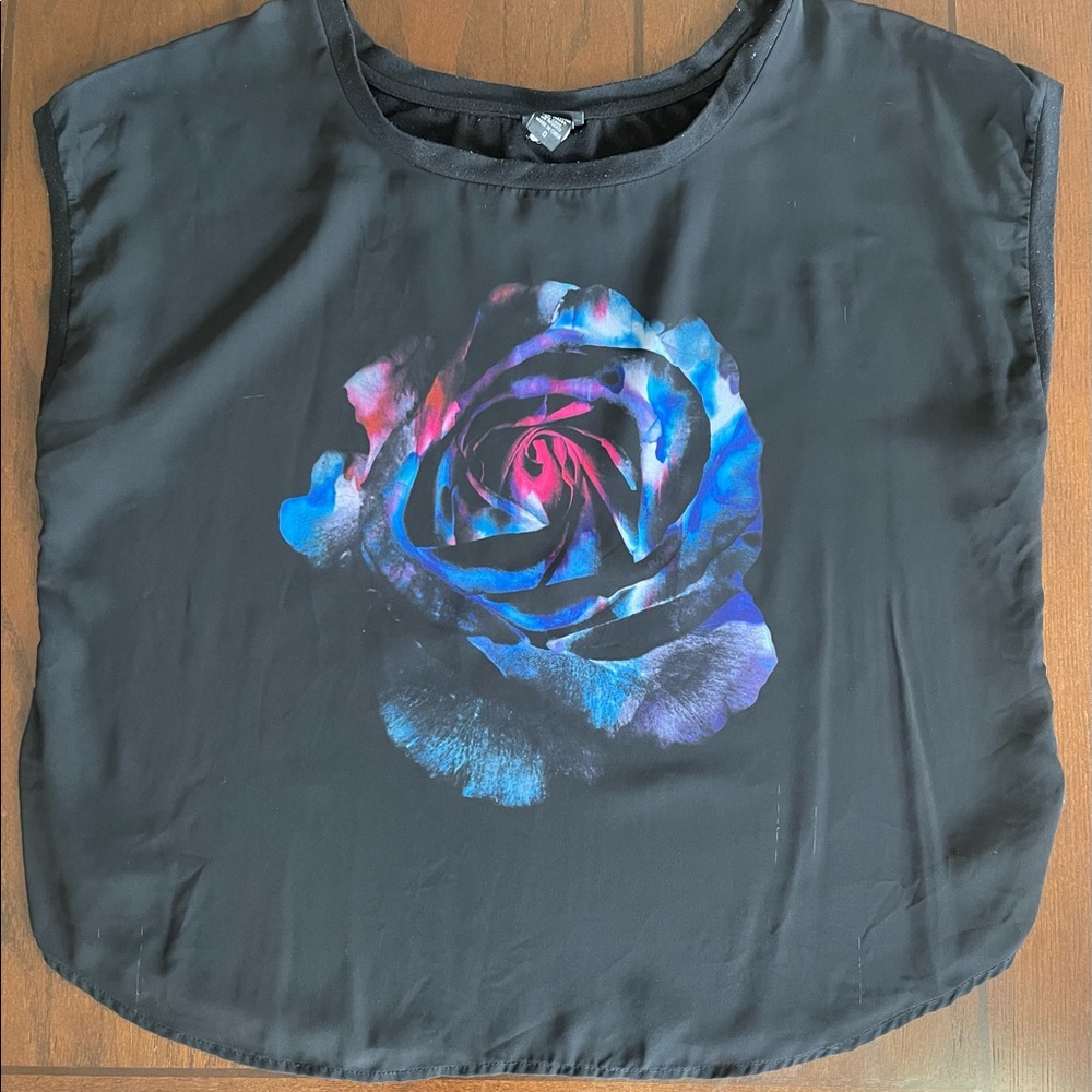 Torrid sleeveless shirt with rose